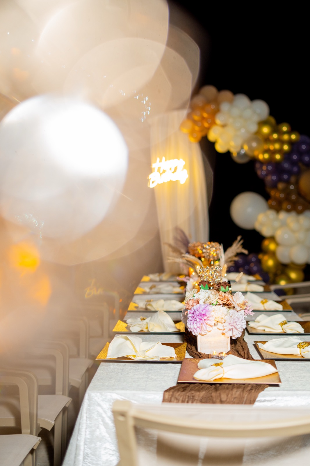 Centrepiece with floral and gold accents